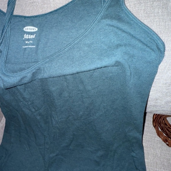 Old Navy Women's Teal Tank Top - Picture 3 of 3